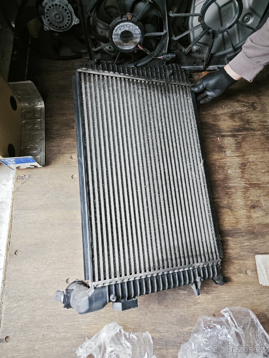 Prodám intercooler Škoda Octavia 2 - 2