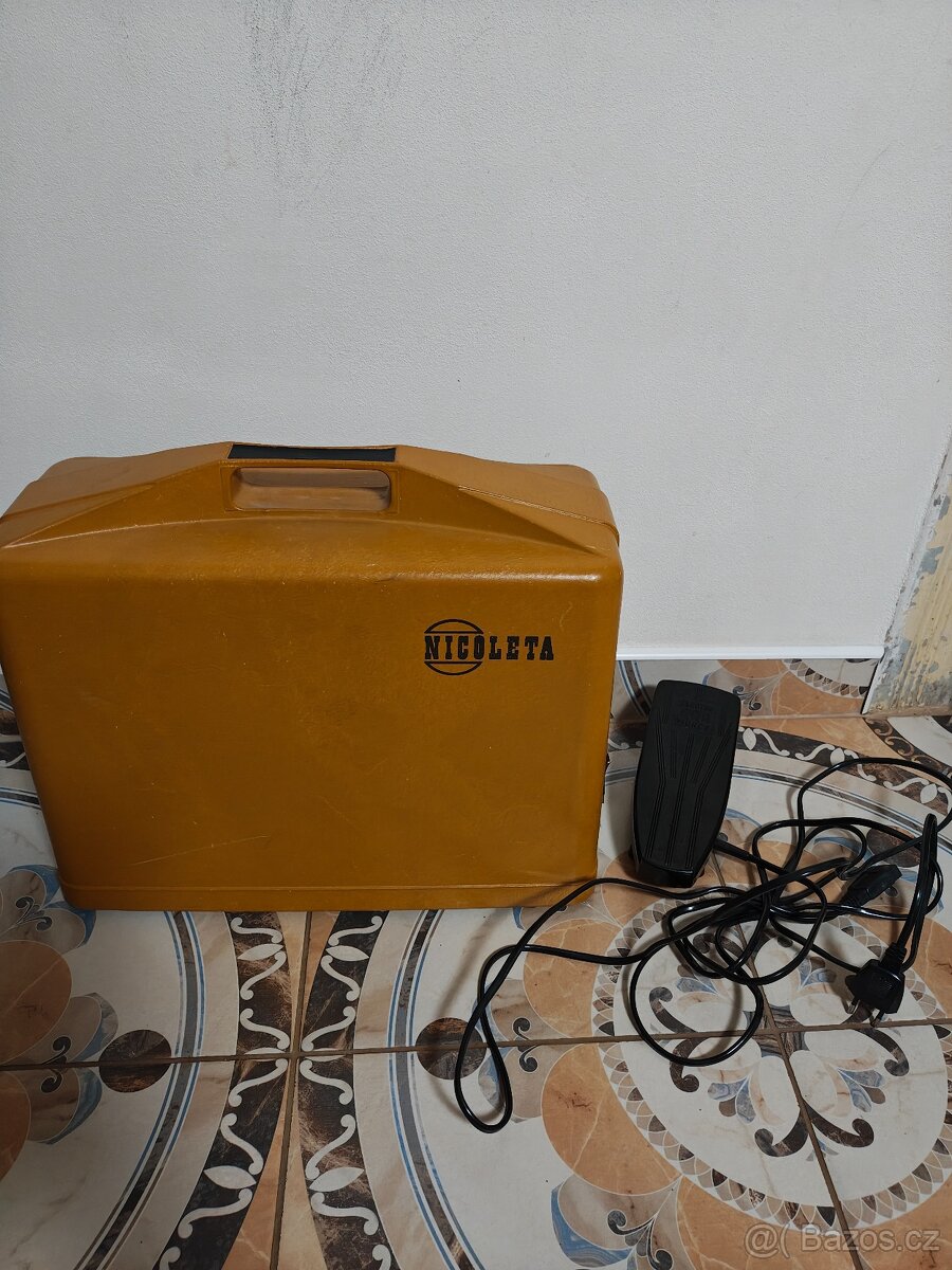 Kufříkový šicí stroj Nicoleta - 2