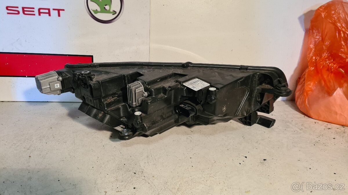 Škoda Octavia 4 matrix světlomet 5E4 941 015 A - 2