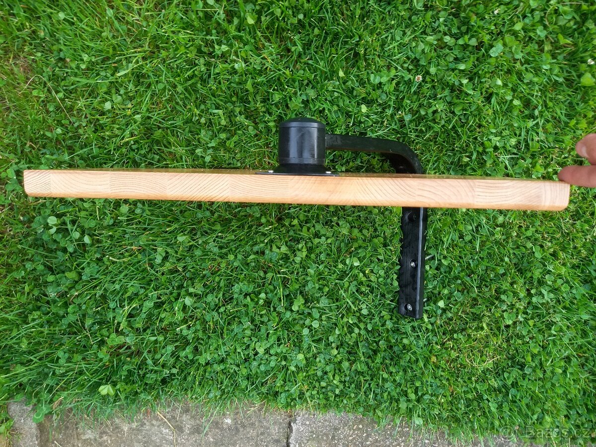 Dřevěná polička pod TV - 2