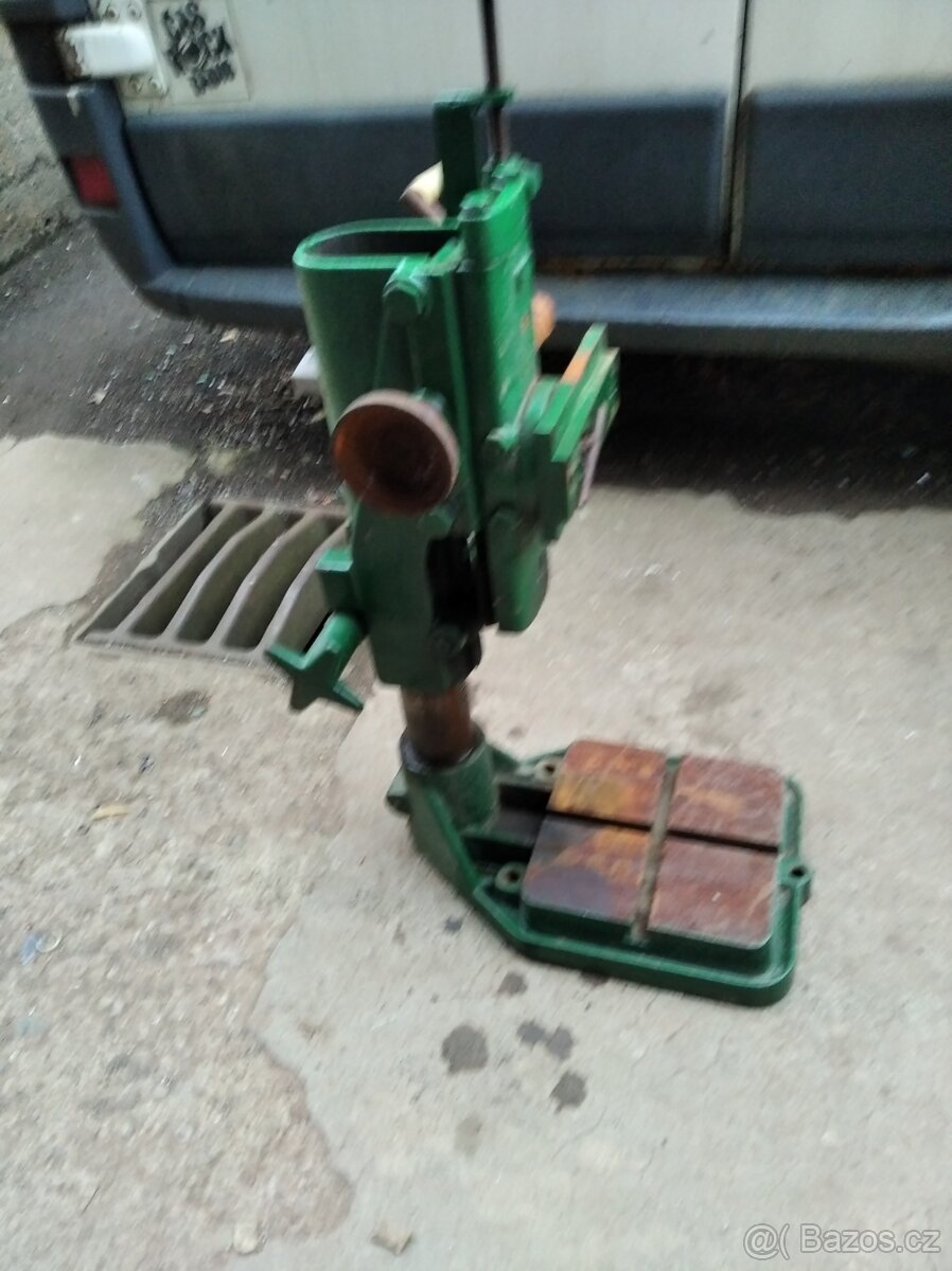 Prodám starší stojan - 2