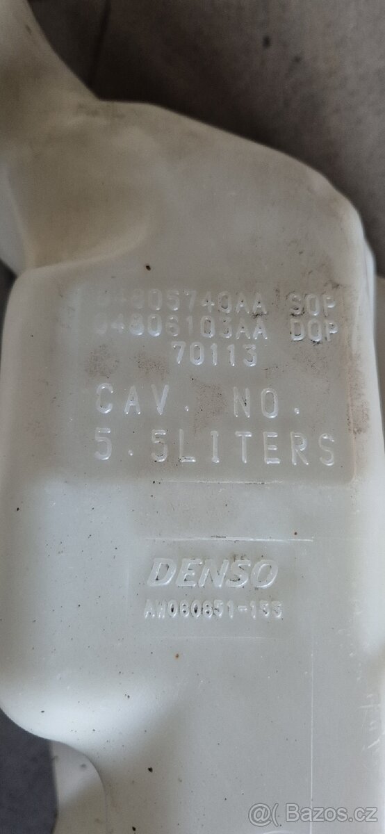 Nádoba ostřiků - Chrysler 300c - 2