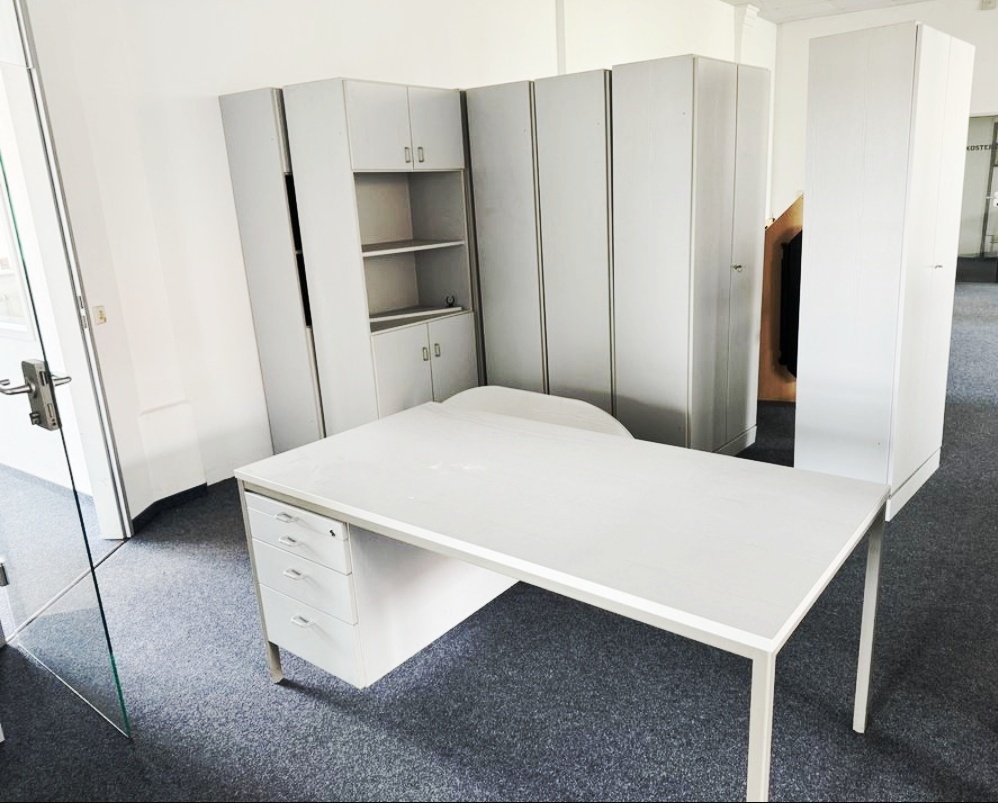 Kancelářský nábytek ( skříně stoly komody) - 2