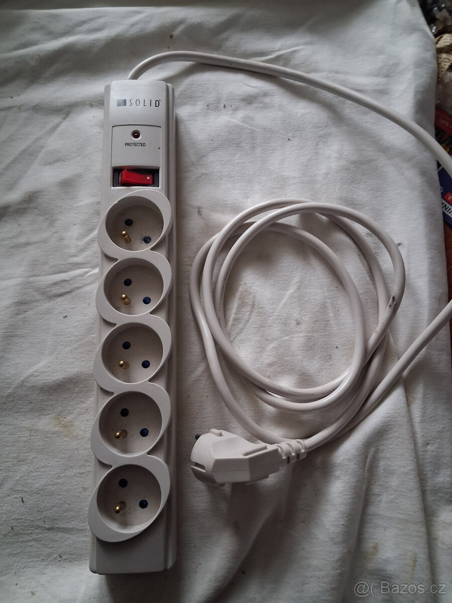 Prodám prodlužovací kabely 220V se 3.-4.a 5ti zásuvkou 220 V - 2