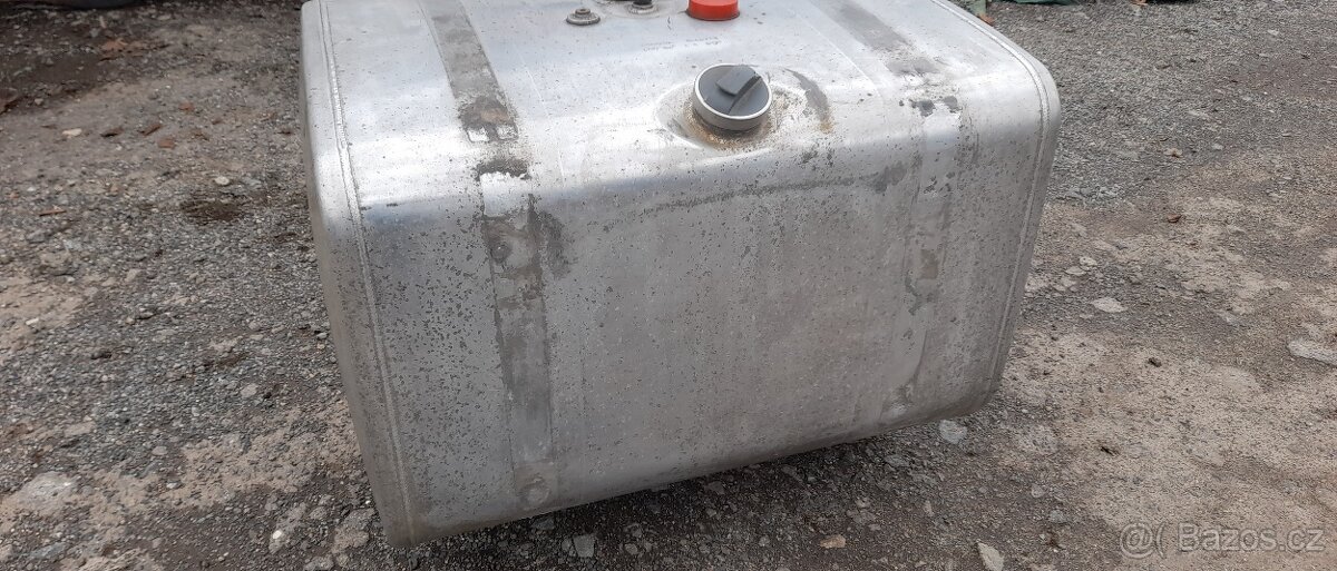 Palivová nádrž - 2