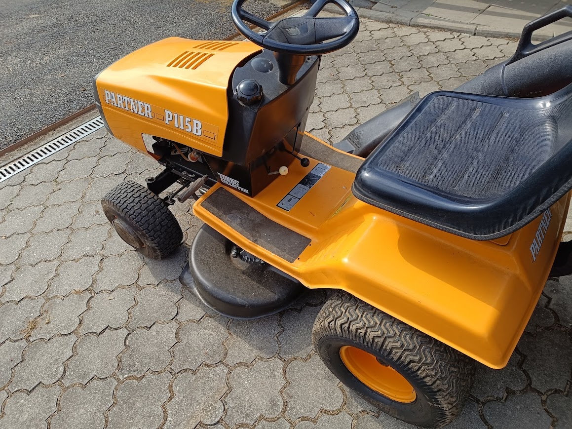 Prodám zahradní traktůrek - 2