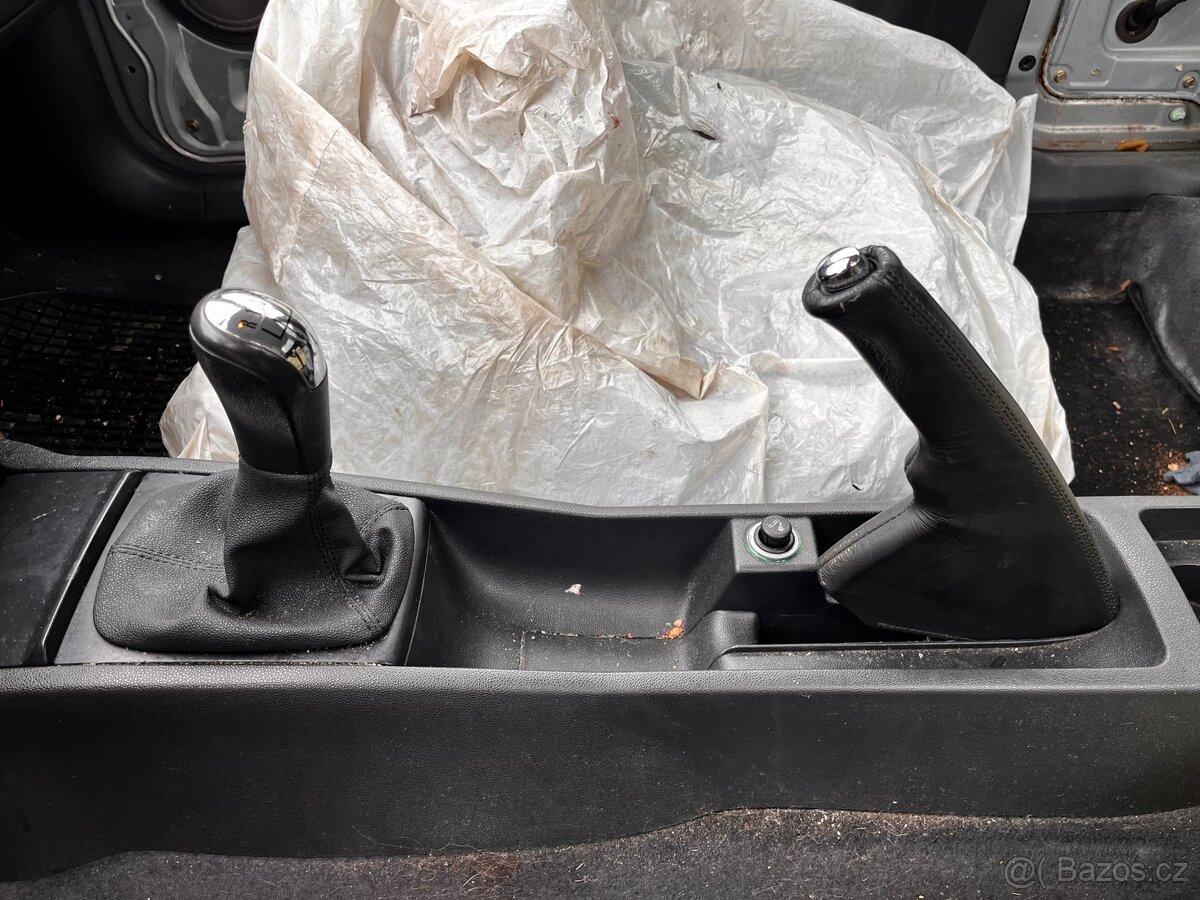 Hlavice řadicí páky a ruční brzdy Škoda Fabia GT - 2