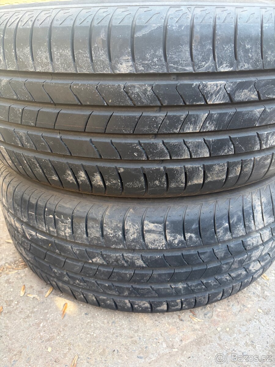 Kumho 215/55/17 - 2
