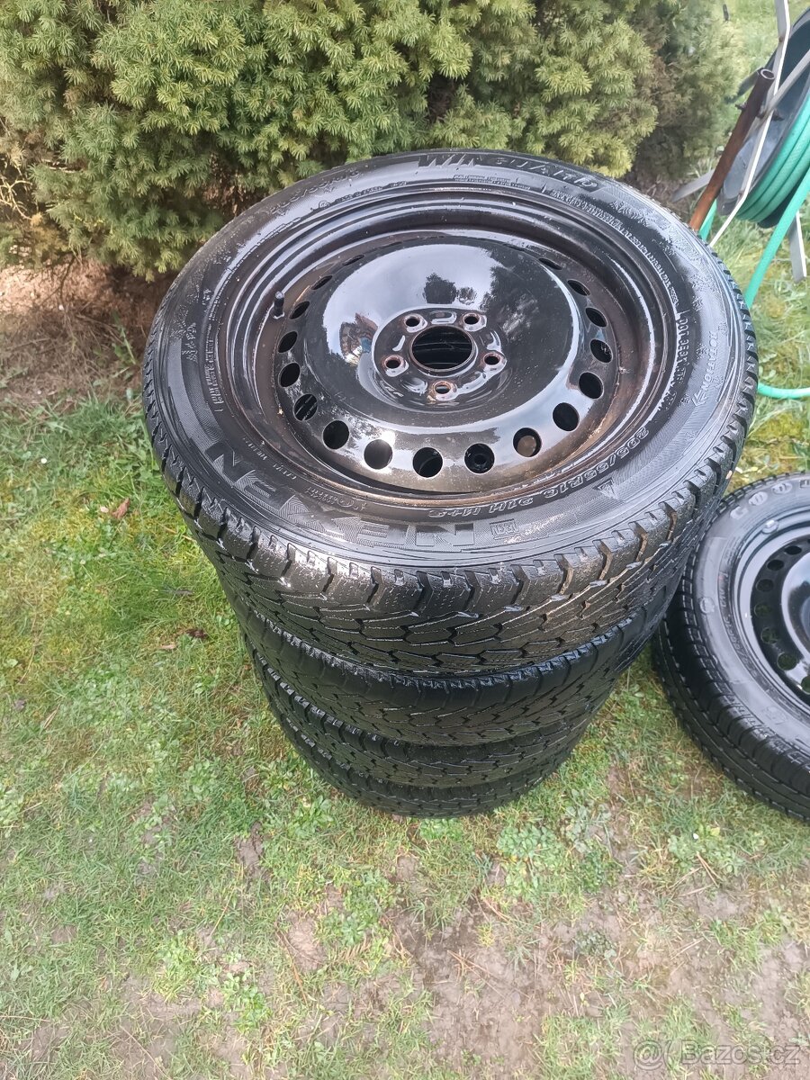 zimni pneu 205/55/16 , rozteč 5x108 - 2