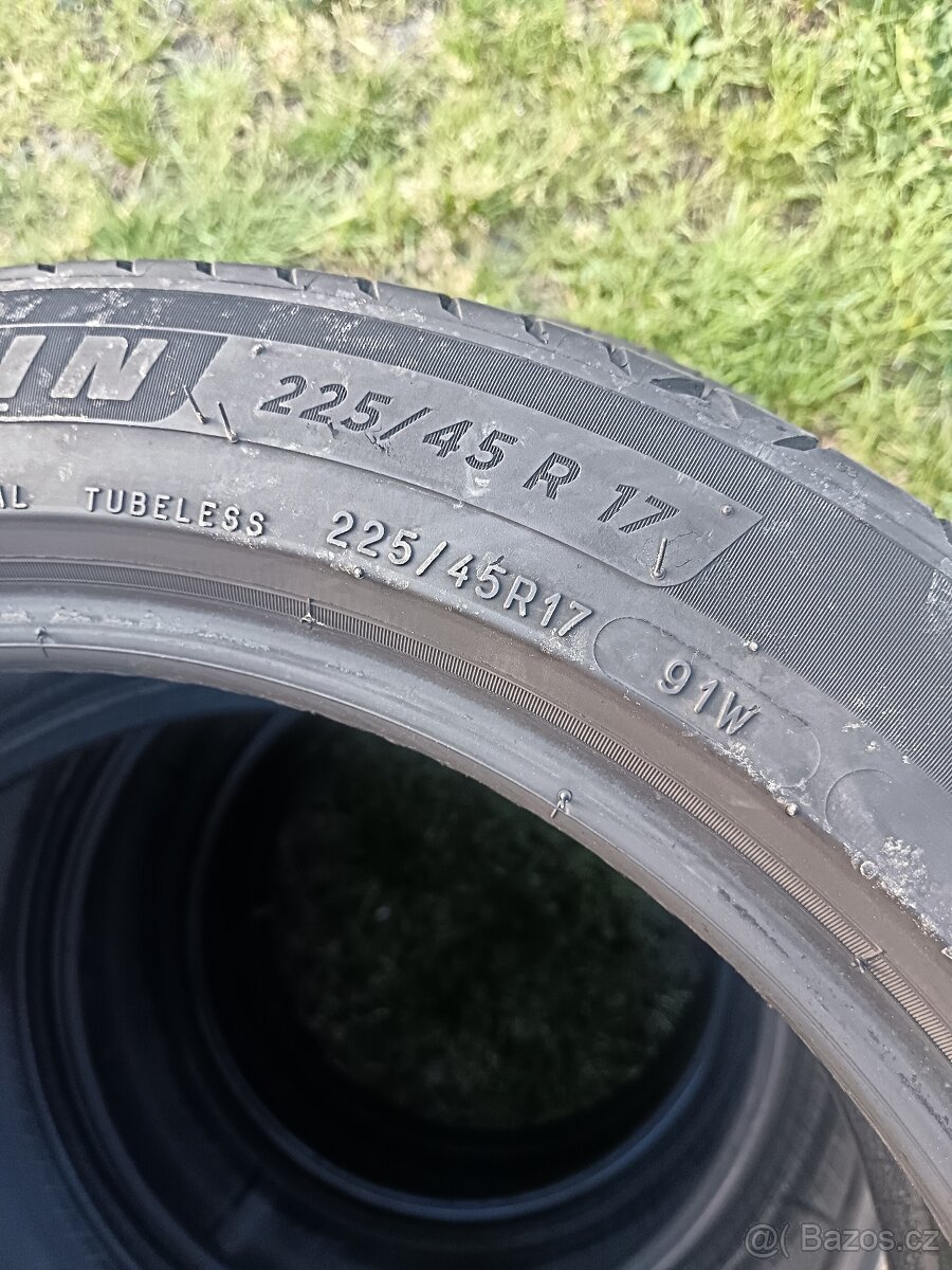 Letní pneu 225 45 R17 - 2