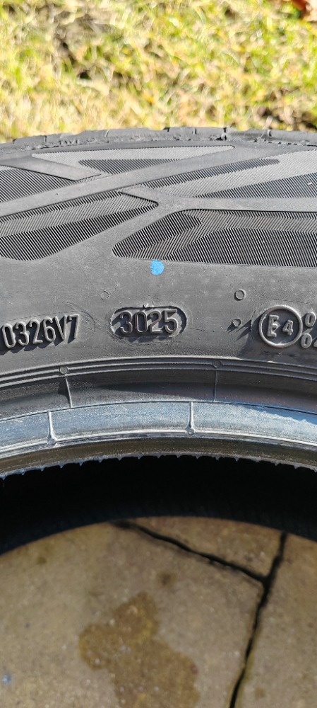 CONTINENTAL ECOCONTACT 6; R18 235/55 DOT 3025 - 2