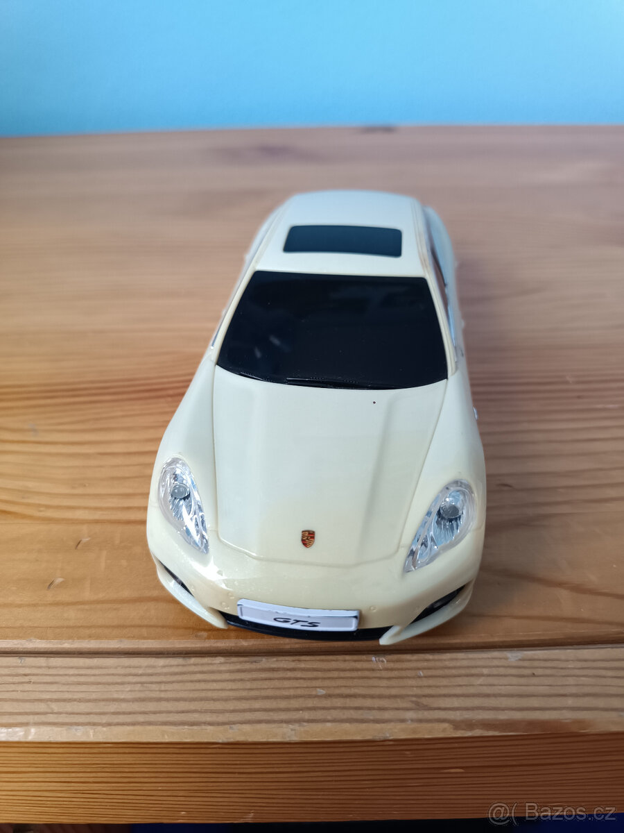 PORSCHE starší model, - 2