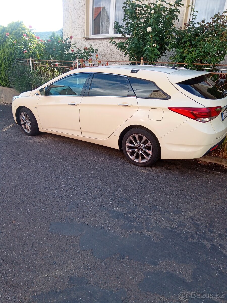 I40 automat,,2016max vybava1.7 nafta - 2