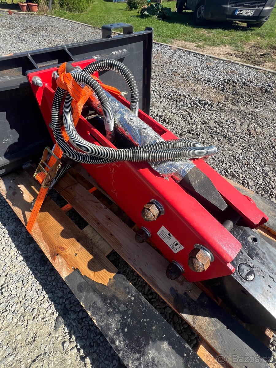 Hydraulické kladivo Raytree RMH680 na Smykový nakladač - 2