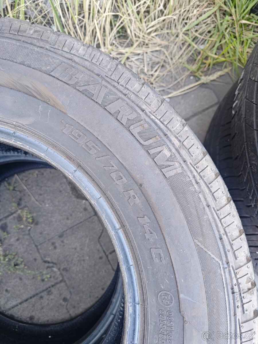 Prodám pneu 195/70R 14C Barum - 2