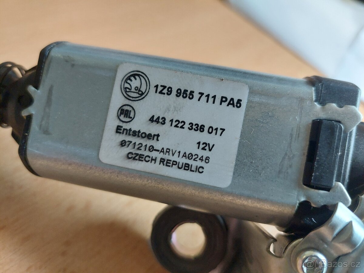 Motorek zadního stěrače Octavia 2 combi - 2