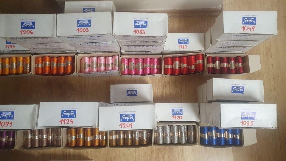 Kvalitní, pružné polyamidové nitě v návinu 500m 25 Kč - 2