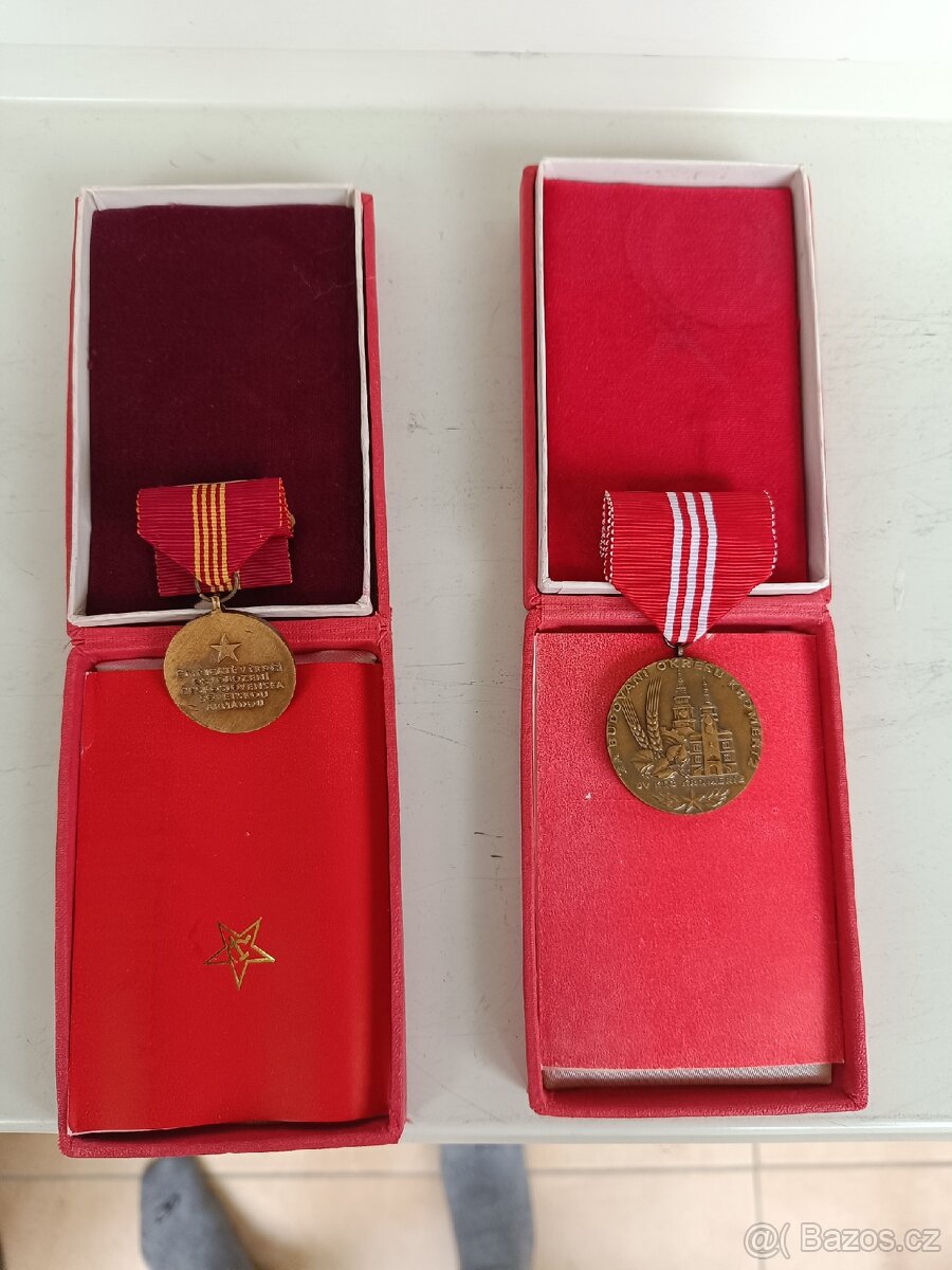 Prodám 2 x socialistickou medaili, dohromady - 2