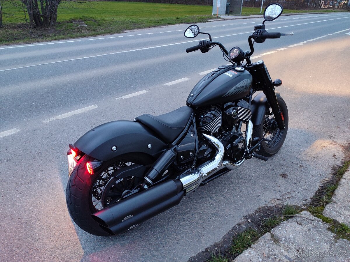 Chief Bobber dark horse najeto 3000tkm - 2