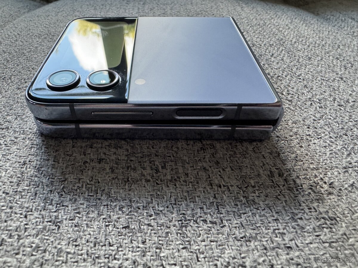 Samsung Galaxy Z Flip4 5G 8 GB / 256 GB - 2