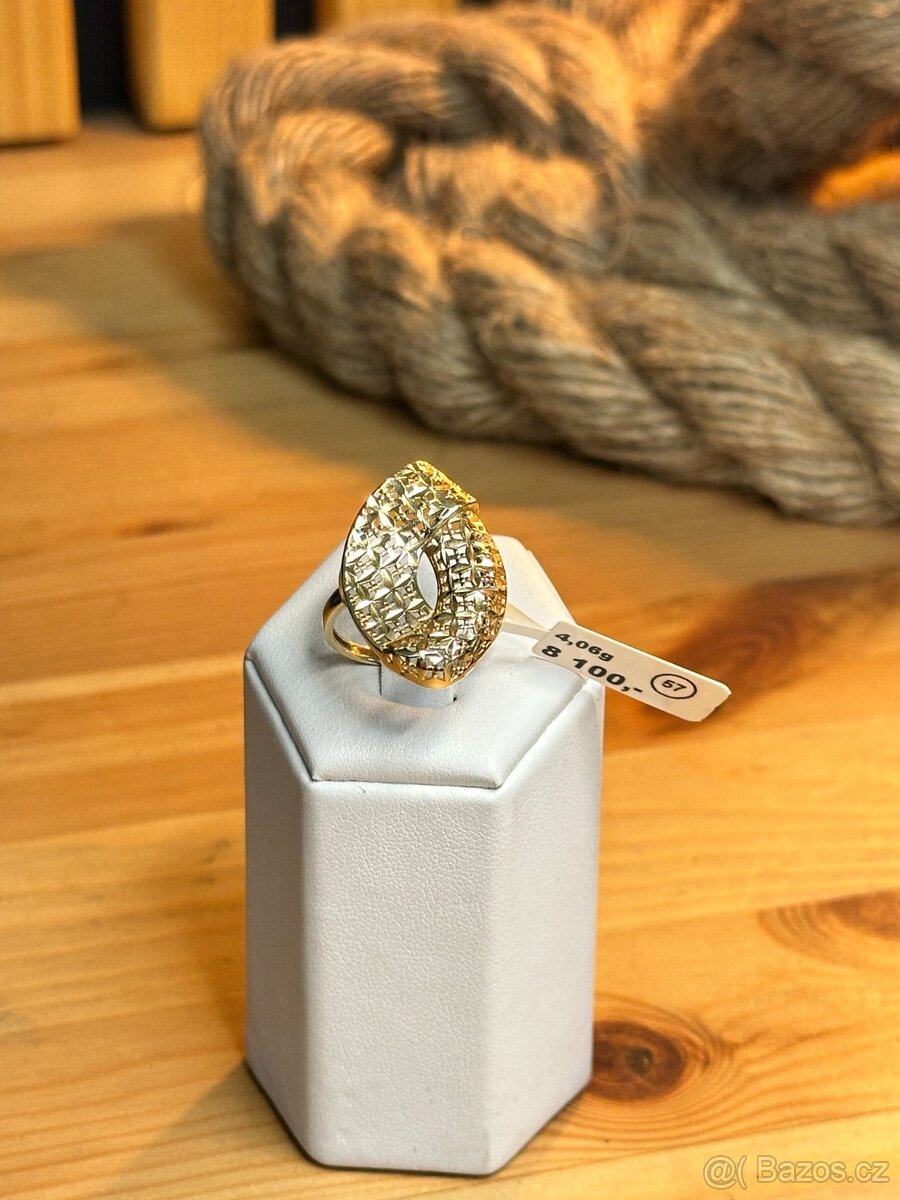 Zlatý prsten 4,06g - 2