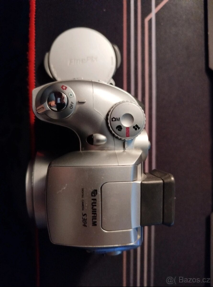 Fujifilm FinePix S304 - 2