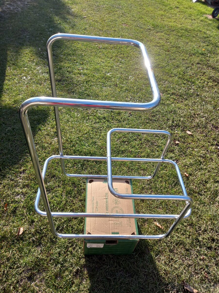 konstrukce z chromovaných trubek - 2