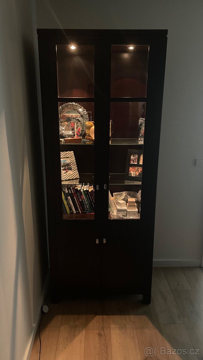 Nábytek - Komoda, Vitřína, stůl - 2