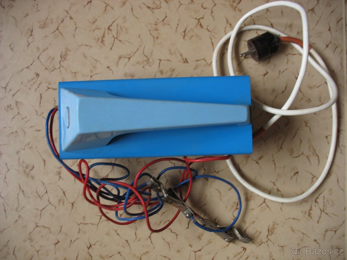 Nabíječka auto a moto baterií. - 2