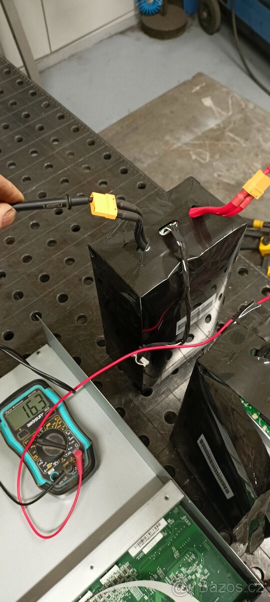 Fotovoltaická baterie pylontech - 2