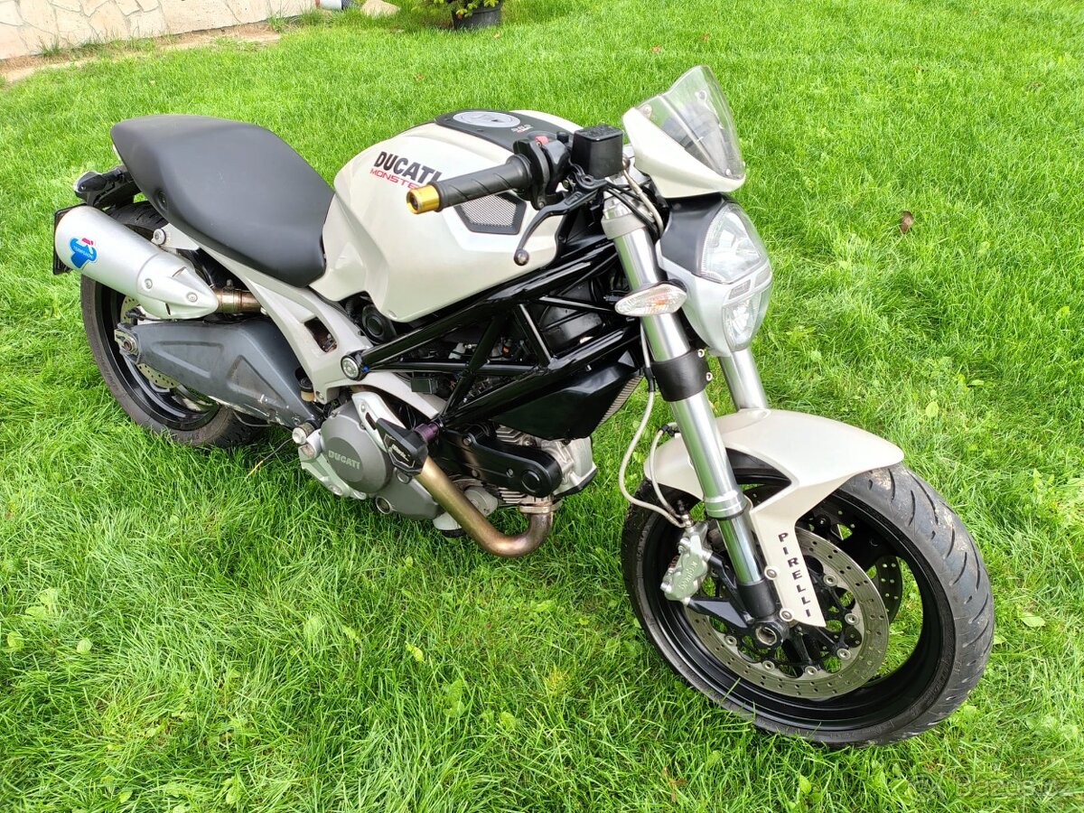 Ducati Monster 696 - 2