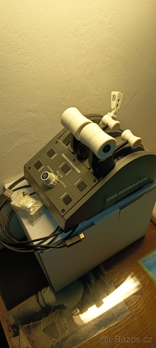 Thrustmaster Boeing plynové páky. - 2