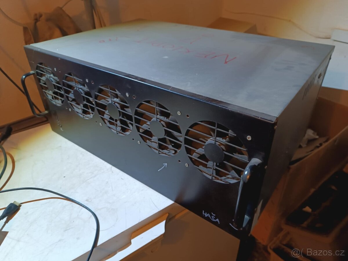 server case velký (CASE) - 2