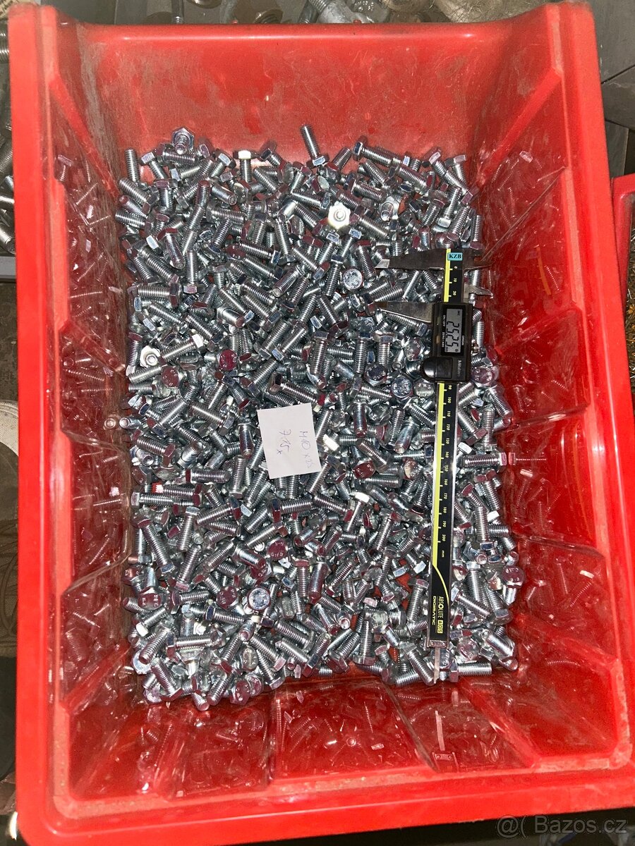 Spojovací materiál Šrouby,matky.. nové m8-m30 - 2