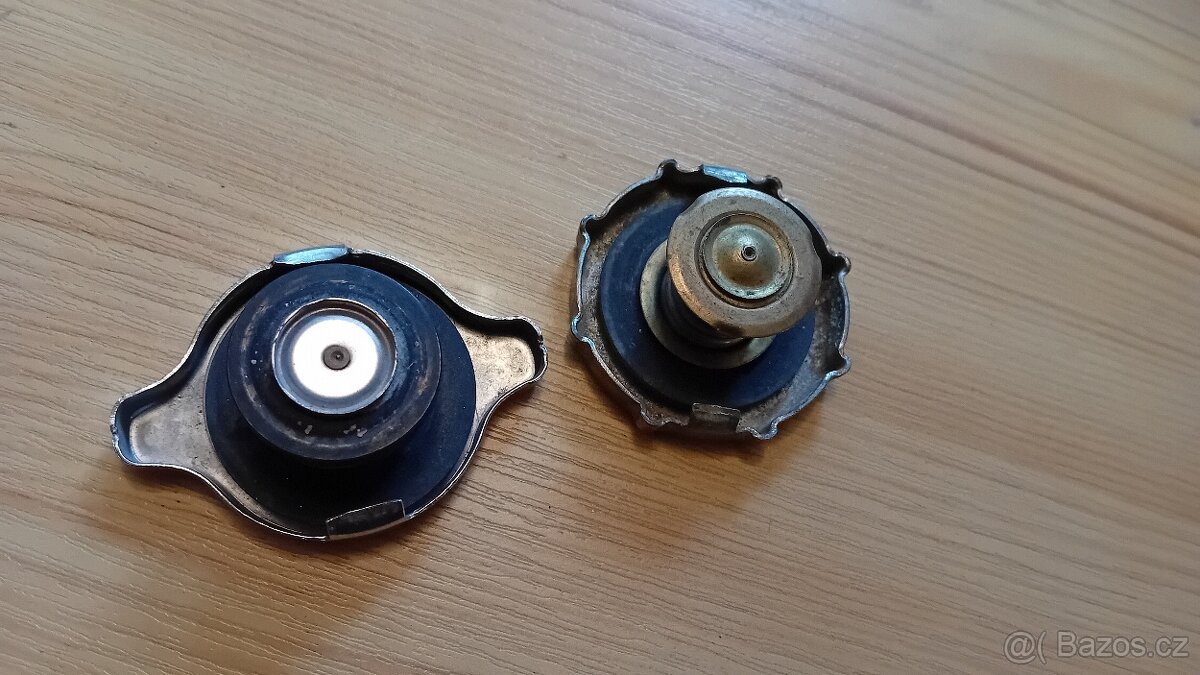 Prodám víčka chladiče moto - 2