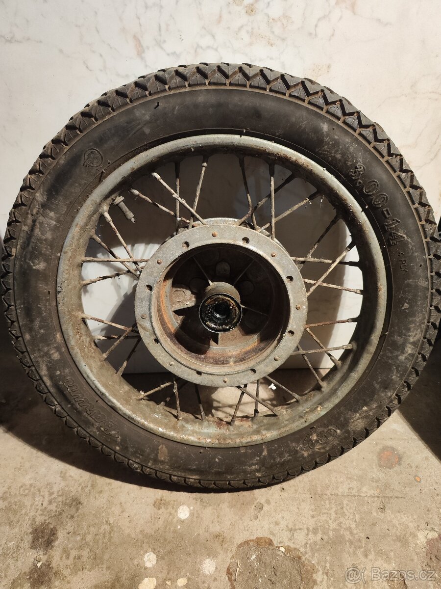 Ráfky s pneumatikami na Maneta - 2