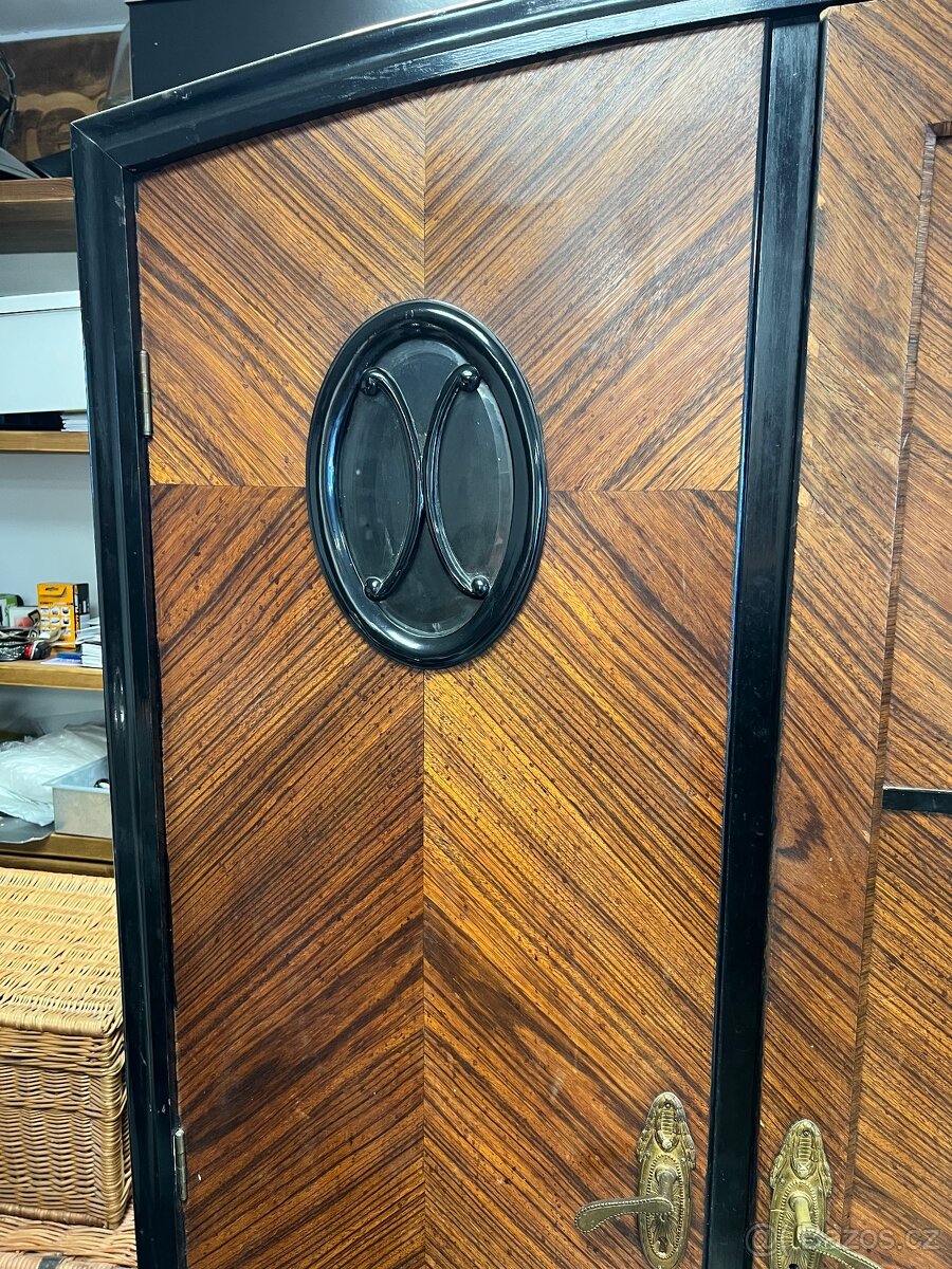 Starožitná skříň - 2