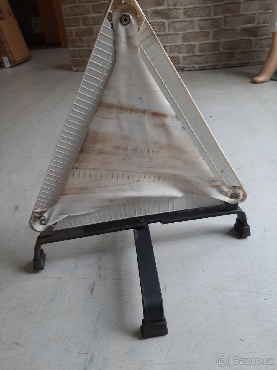 Retro výstražný trojúhelník - 2