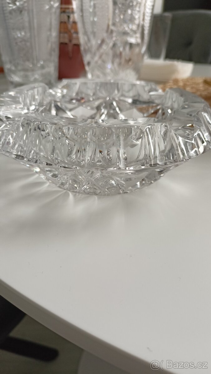 Broušený popelnik - 2