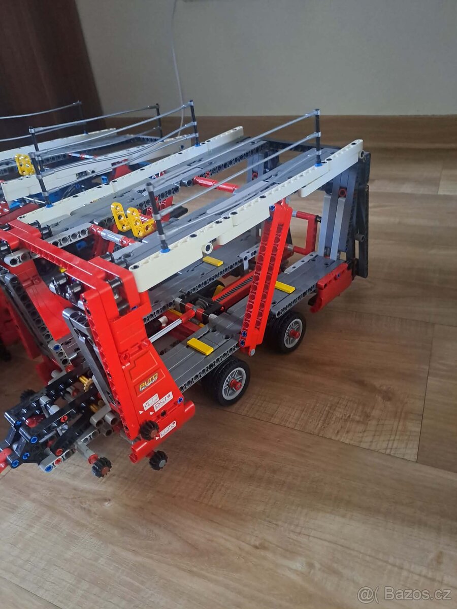 Lego technic42098kamion pro prepravu aut - 2