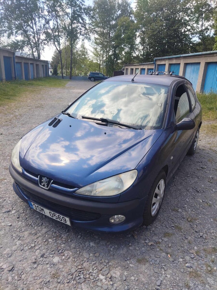 Peugeot 206 1.4 benzín - 2