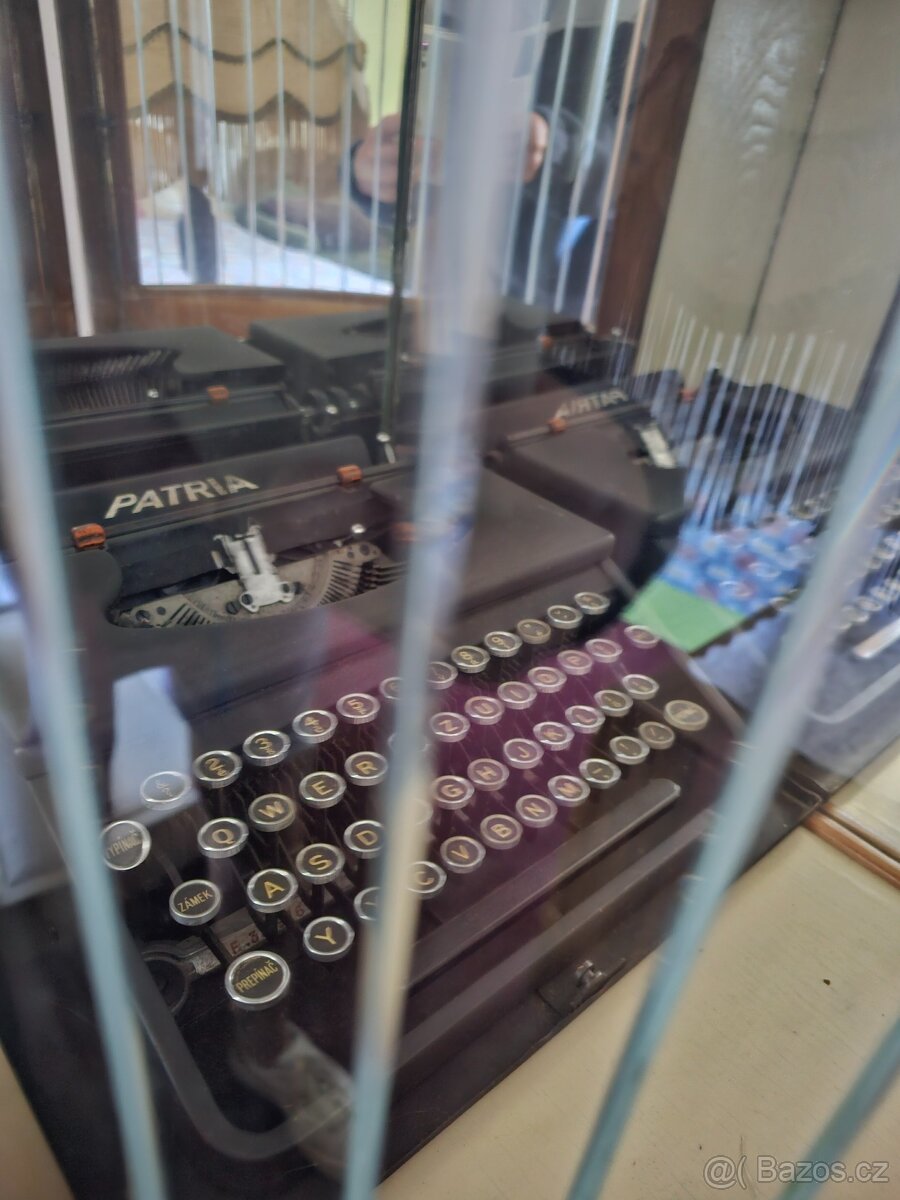 Starožitný nábytek - 2