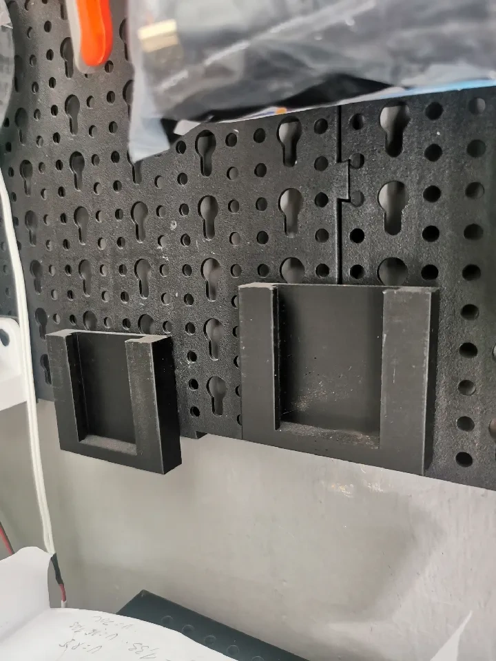 Držák na stěnu nářadí parkside pro akumulátory X20V team. - 2