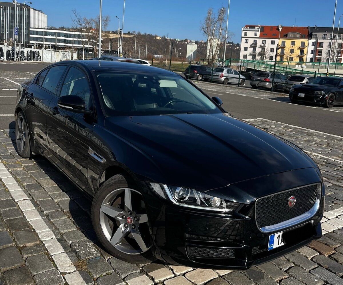 Jaguar XE 2.0 AWD - 2