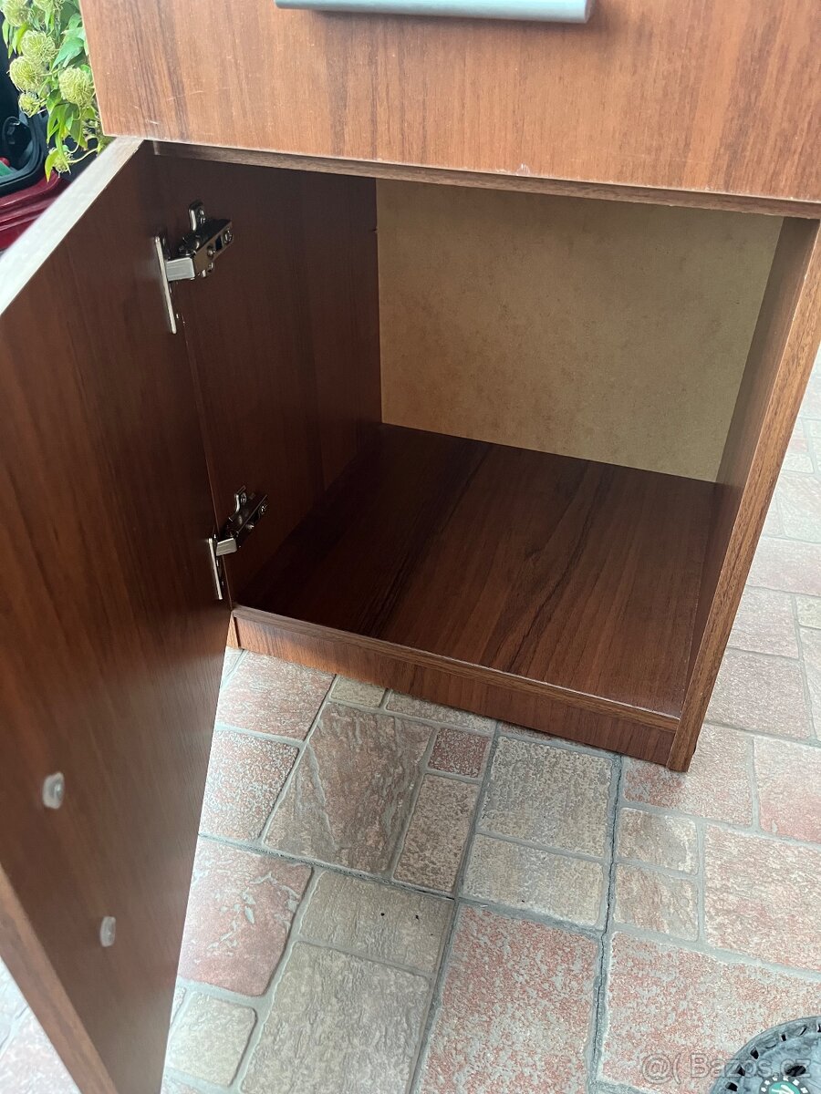 Noční stolek, skřínka - 2