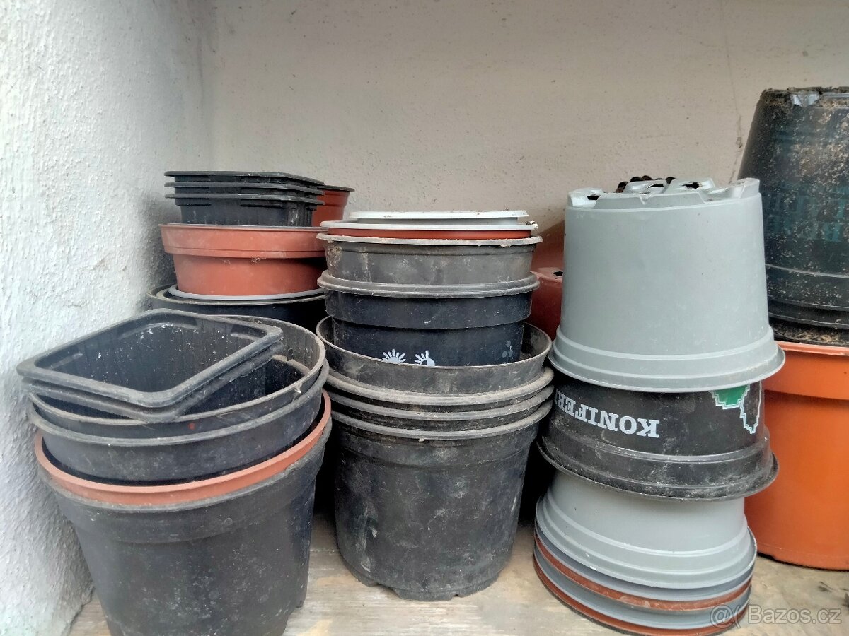 Plastové květináče - 2