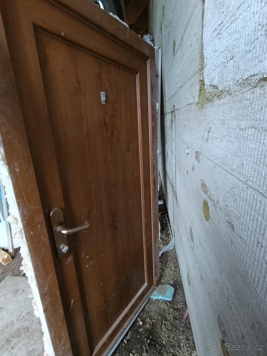 Vchodové dveře, plastové, použité - 2