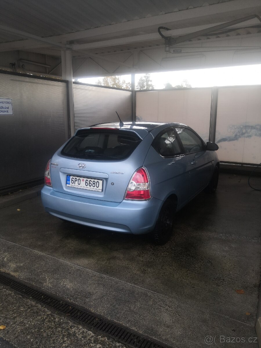 Hyundai Accent 1.6 nafta, 3 dv, NOVÁ STK - 2