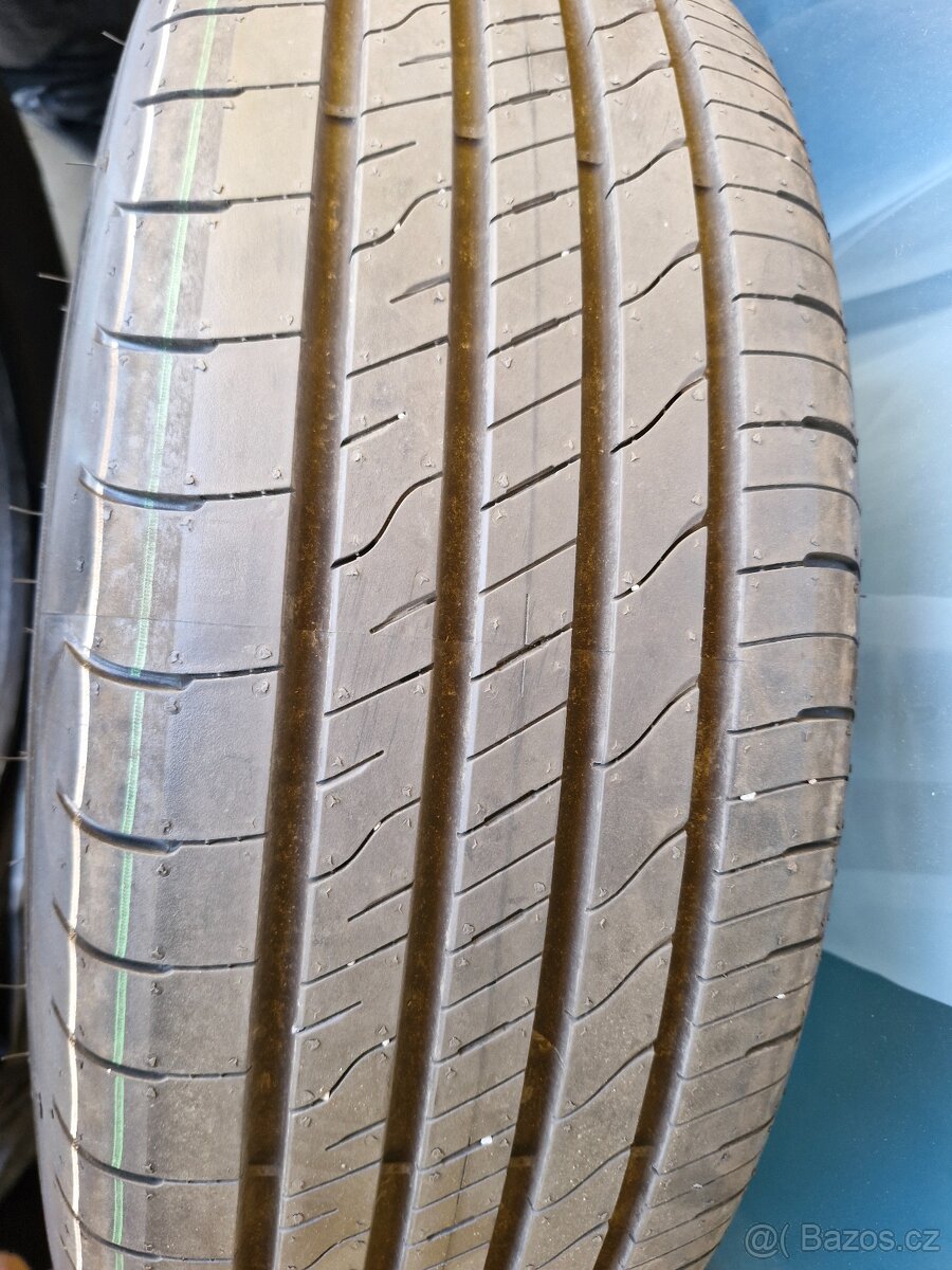 Sada letních pneu Goodyear EfficientGrip 2 SUV 215/60 R17 96 - 2