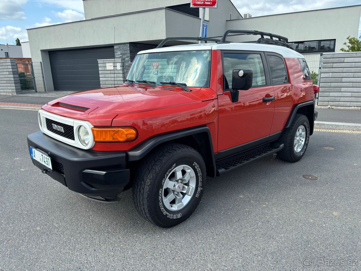 Toyota FJ Cruiser - 2